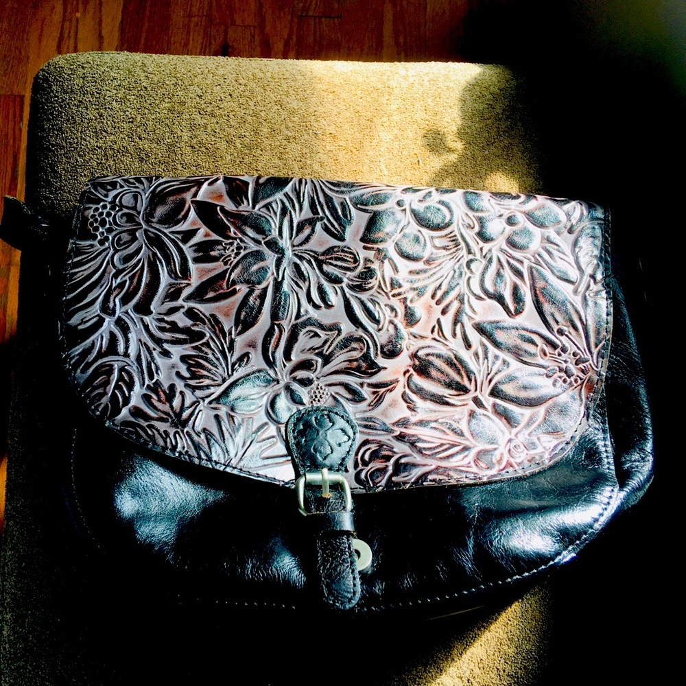 AWESOME MOTTLED TAUPE PATRICIA NASH CROSSBODY BAG W/FLORAL TOOLED DESIGN